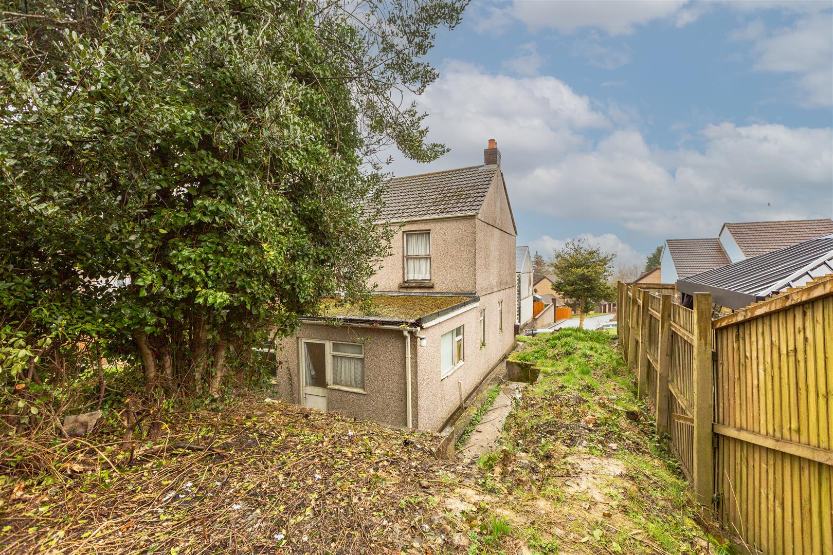 Vicarage Road, Morriston, Swansea, SA6 6DH